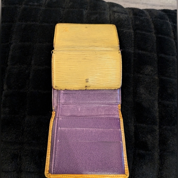 LV EPI DOUBLE SNAP WALLET - Picture 6 of 13